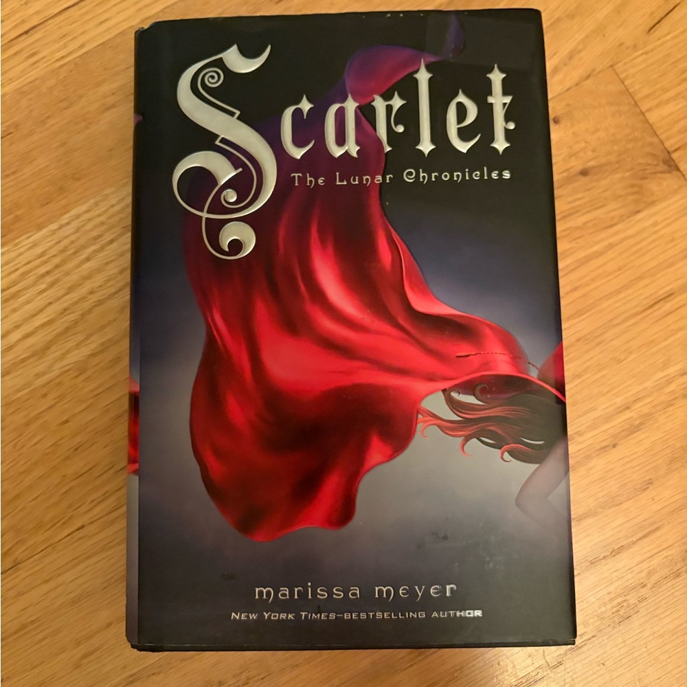 Scarlet: The Lunar Chronicles by Marissa Meyer - Red Cover